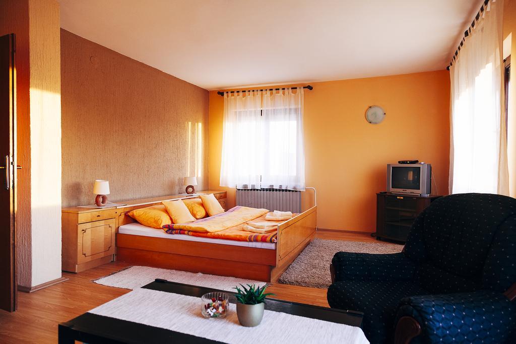 Apartmani Maraton Vukovar Phòng bức ảnh
